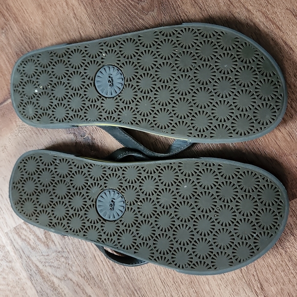 UGG BENNISON Sandal Sz 9.5 - Picture 5 of 6